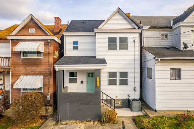 4219 Shields St in Pittsburgh, PA - Building Photo - Building Photo