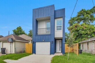 2413 Harlem St in Houston, TX - Building Photo - Building Photo