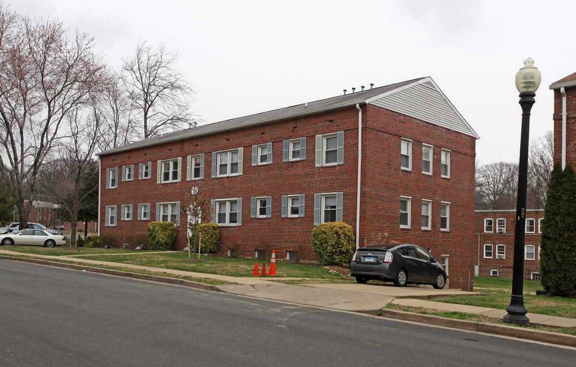 Westover Village in Arlington, VA - Foto de edificio