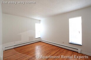 524 Putnam Ave in Cambridge, MA - Building Photo