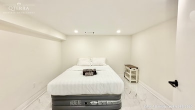 36 Tennis Cres in Toronto, ON - Building Photo - Building Photo