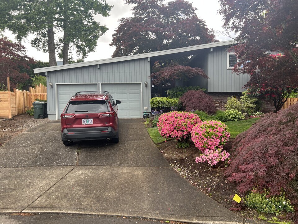 11820 NW Marylee Ct in Portland, OR - Building Photo