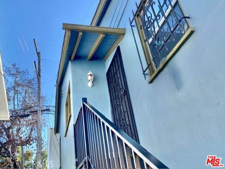 644 W 40th Pl in Los Angeles, CA - Building Photo