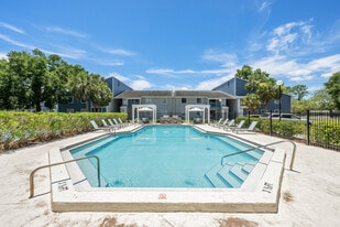 Vista North in Tampa, FL - Building Photo