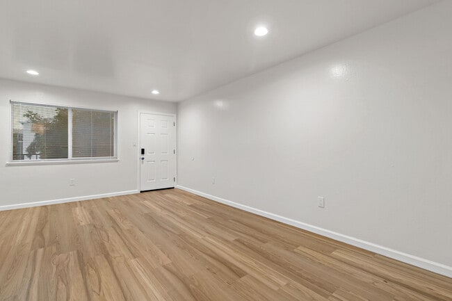 3319 Nevin Ave, Unit D in Richmond, CA - Foto de edificio - Building Photo