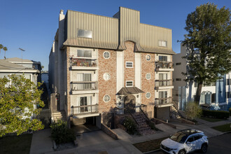 1750 N Harvard Blvd in Los Angeles, CA - Building Photo - Primary Photo