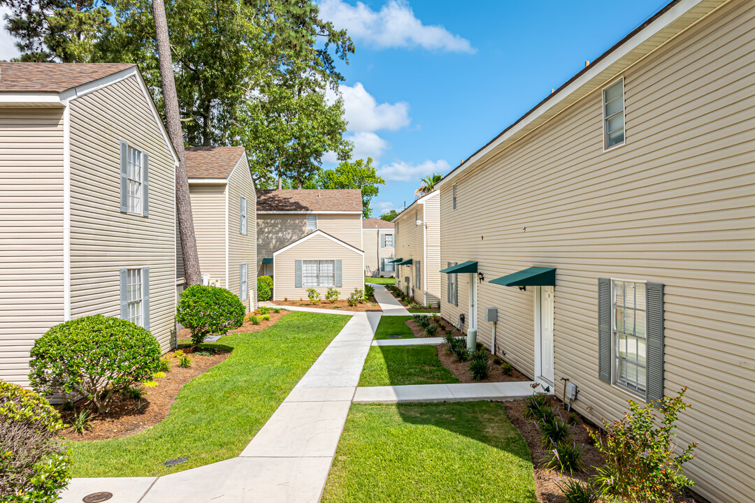 Woodland Trace Apartments in Mandeville, LA - Building Photo