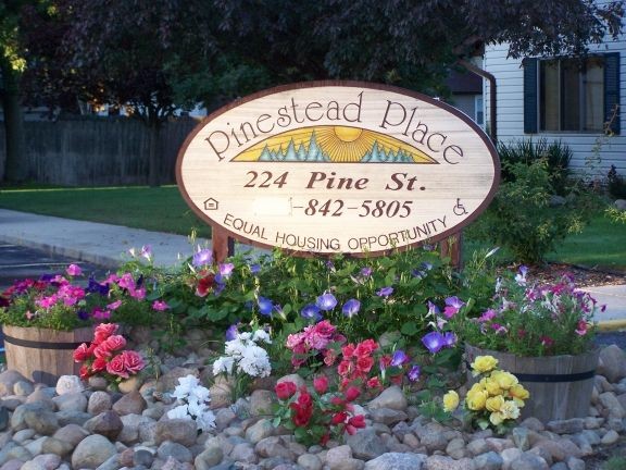 Pinestead Place in Breckenridge, MI - Building Photo - Building Photo