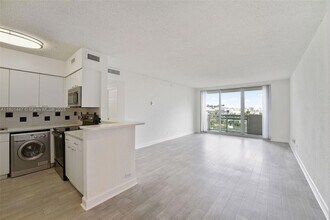 1500 Bay Rd, Unit S-0380 in Miami Beach, FL - Building Photo - Building Photo