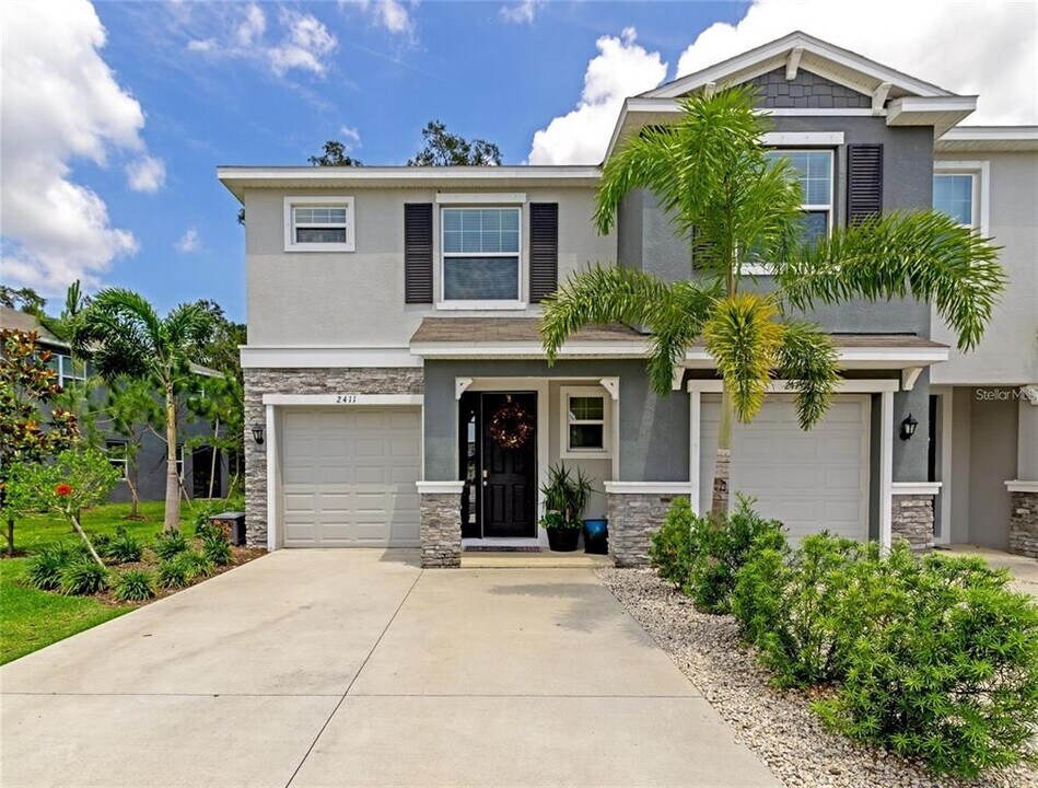 2411 Midnight Pearl Dr in Sarasota, FL - Building Photo