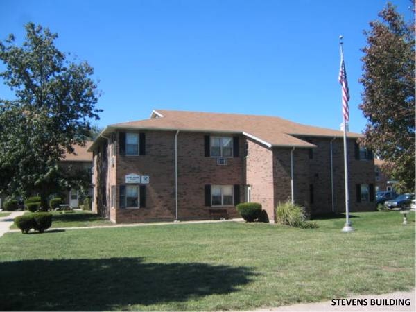 Steven's Building in Wood River, IL - Building Photo