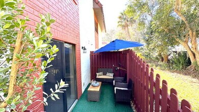 910 Big Tree Rd in South Daytona, FL - Building Photo - Building Photo