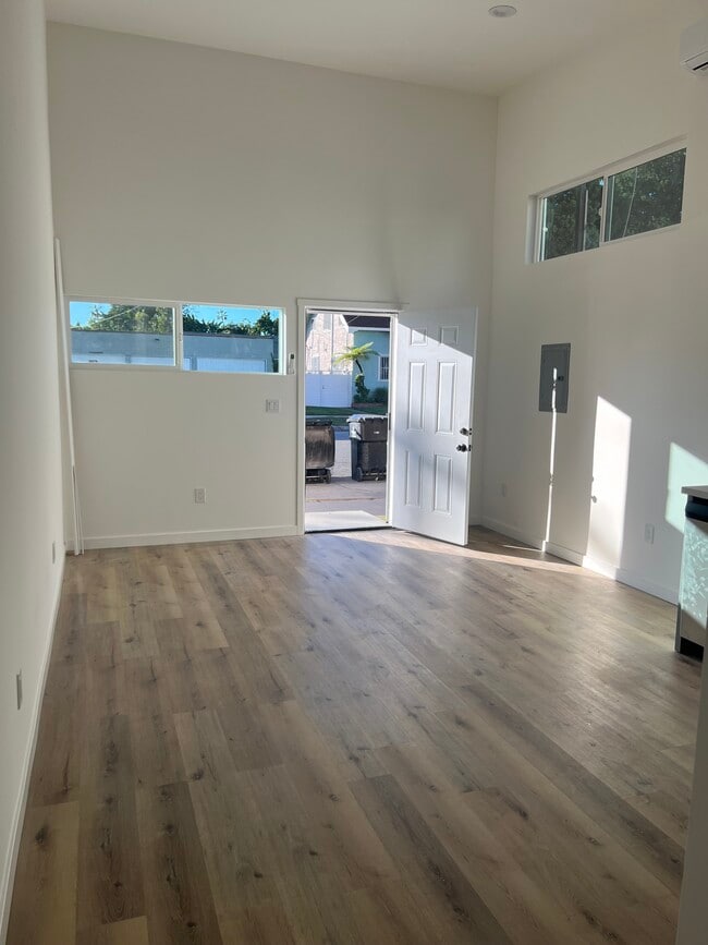 304 S Inglewood Ave in Inglewood, CA - Foto de edificio - Building Photo