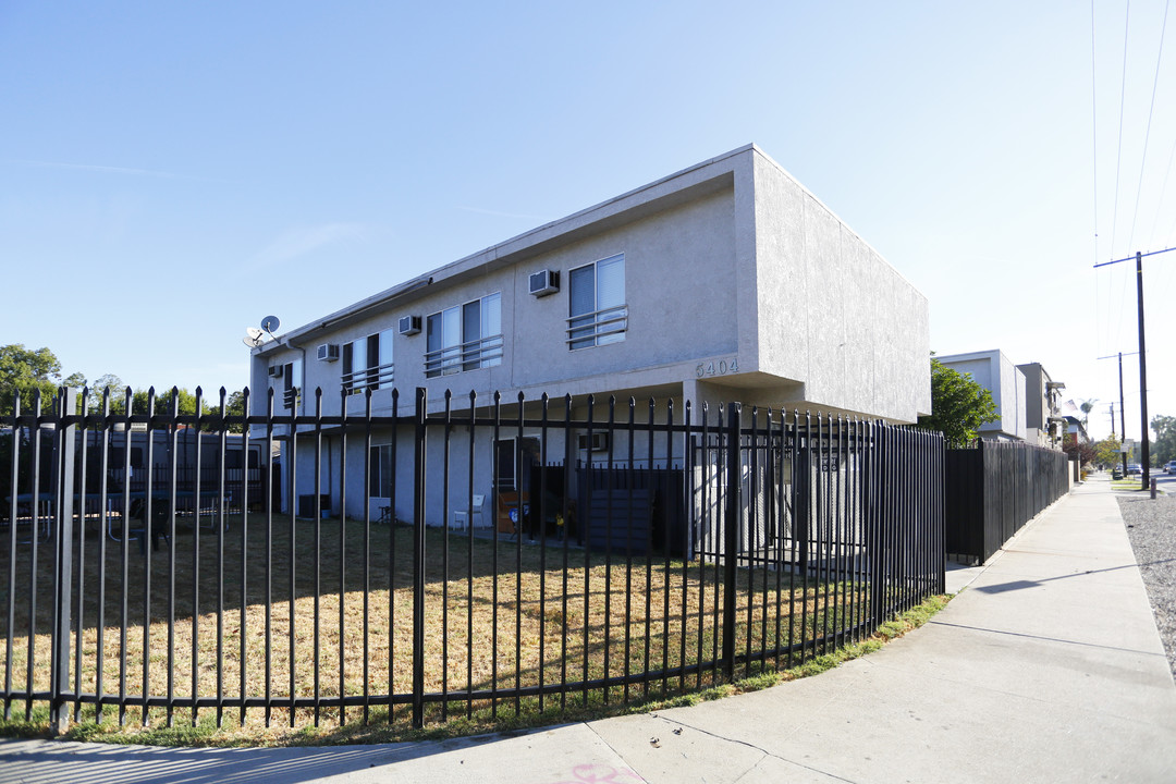 5404 Gentry Ave in Valley Village, CA - Building Photo