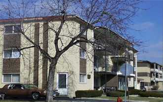 7930 W 95th St Apartments