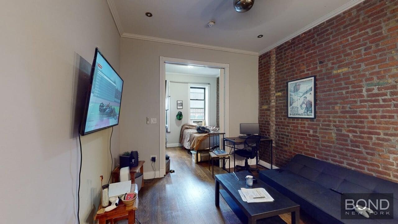 60 Avenue B in New York, NY - Building Photo