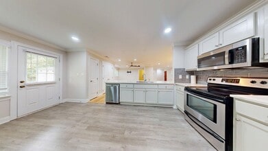 Totally Updated Home on Oak Bowery in Opelika, AL - Building Photo - Building Photo