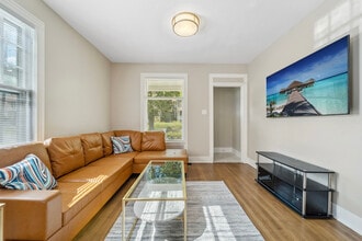 95 Leroy St, Unit A in Binghamton, NY - Building Photo - Building Photo