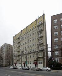 549 E 234th St in Bronx, NY - Foto de edificio - Building Photo