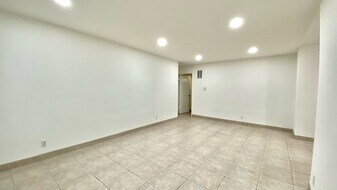 608 N Hayworth Ave in Los Angeles, CA - Building Photo