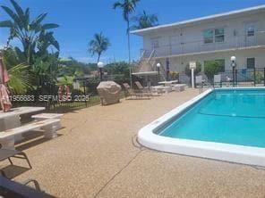 2240 Johnson St in Hollywood, FL - Building Photo - Building Photo