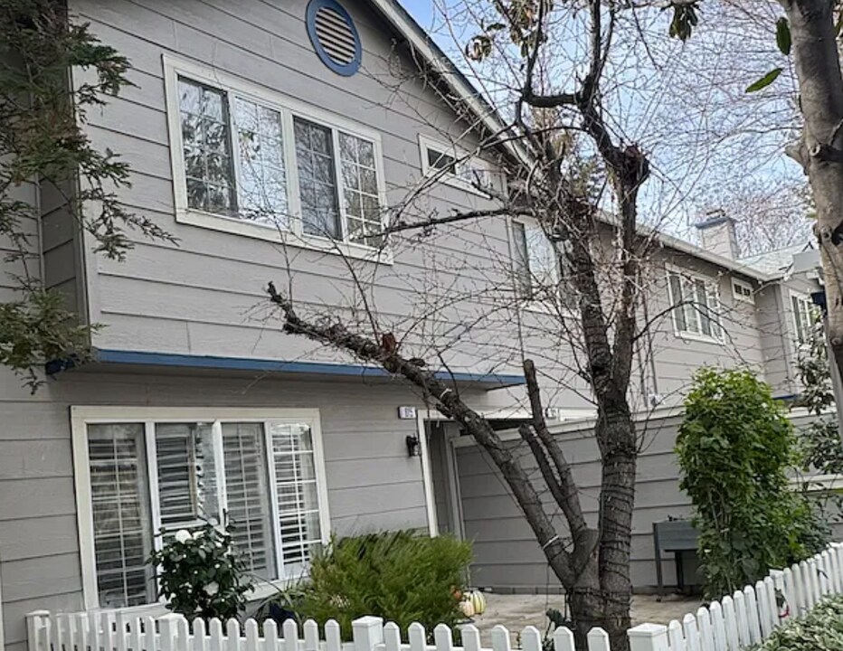 815 Applegate Ct in Tracy, CA - Foto de edificio