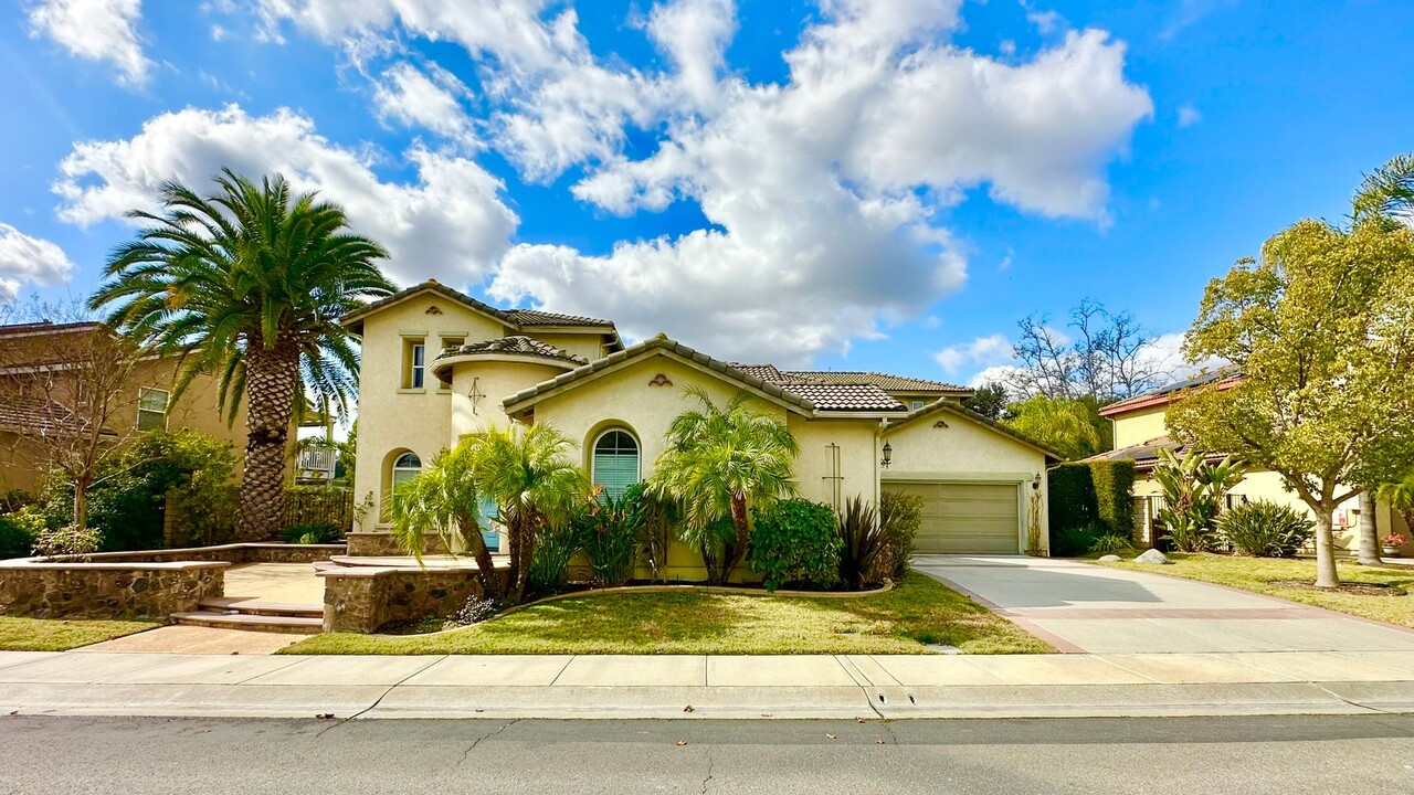 129 Double Eagle Glen in Escondido, CA - Building Photo