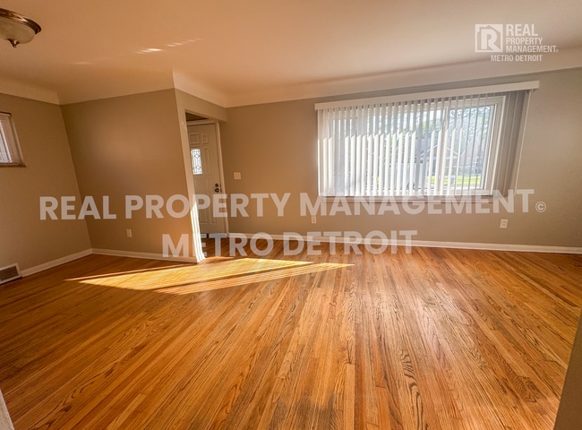 19645 Woodmont St in Harper Woods, MI - Building Photo - Building Photo