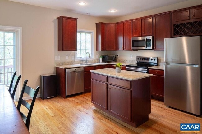 139 Old Fifth Cir, Unit 0814 in Charlottesville, VA - Building Photo - Building Photo