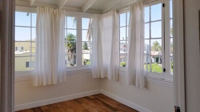 3919 W 27th St, Unit 3921 in Los Angeles, CA - Building Photo - Building Photo