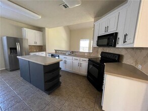 1602 Melissa Oaks Ln in Austin, TX - Building Photo - Building Photo