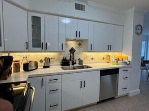 3600 Mystic Pointe Dr in Aventura, FL - Building Photo - Building Photo