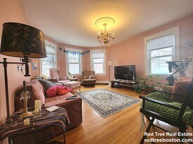 147 Brook St, Unit 2 in Brookline, MA - Building Photo