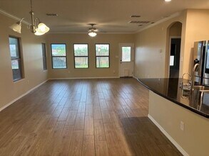 8605 Owlcreek Pass Ct in Laredo, TX - Building Photo - Building Photo