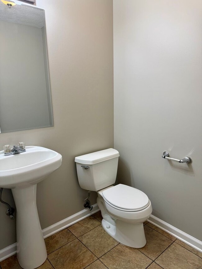 267 Foxworth Dr in Jackson, TN - Foto de edificio - Building Photo