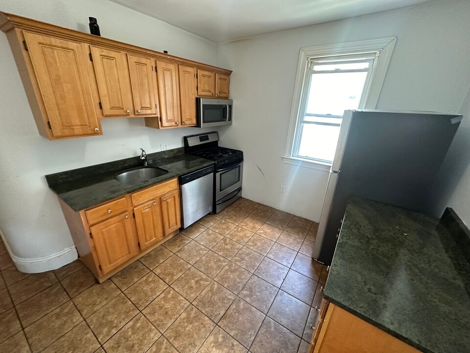 23 Pratt St, Unit 2 in Boston, MA - Foto de edificio