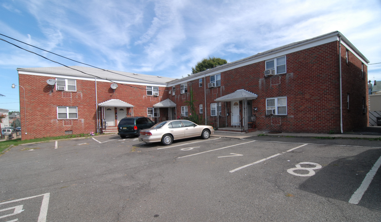 12-28 Grove St in Paterson, NJ - Building Photo