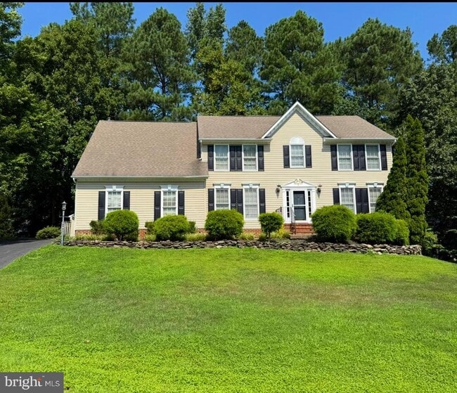 property at 8 Kingsley Ct