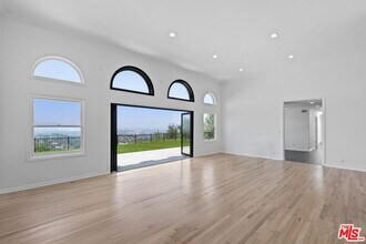 15851 Mulholland Pl in Los Angeles, CA - Building Photo - Building Photo
