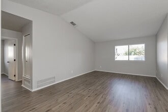 10231 Cll Del Este in Tucson, AZ - Building Photo - Building Photo