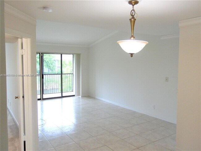 3987 NW 87th Ave in Sunrise, FL - Building Photo - Building Photo