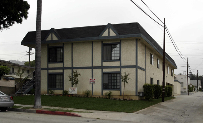 6340 Comstock Ave in Whittier, CA - Foto de edificio - Building Photo