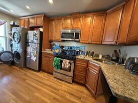 11 Leverett St, Unit 3 in Brookline, MA - Building Photo