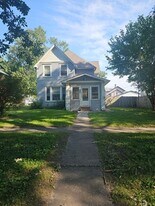 2214 W 2nd St in Davenport, IA - Building Photo