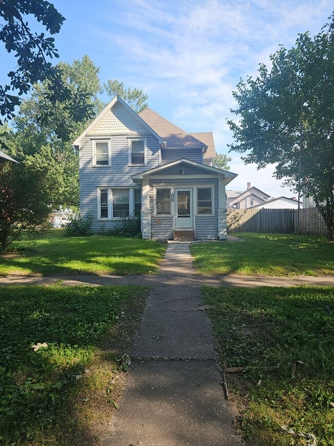 property at 2214 W 2nd St