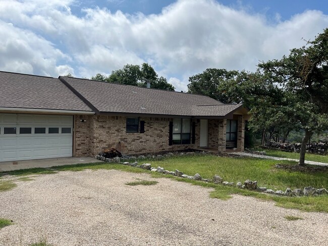 577 Pleasant View Dr in Kerrville, TX - Building Photo - Building Photo