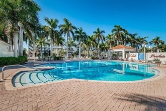 6083 Bahia Del Mar Cir N in St. Petersburg, FL - Building Photo - Building Photo