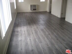 105 W 106th St in Los Angeles, CA - Building Photo - Building Photo