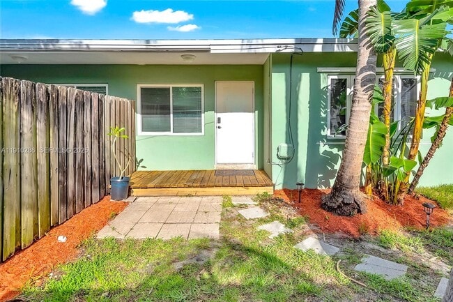 1050 SW 30th St in Fort Lauderdale, FL - Building Photo - Building Photo