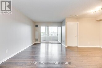 135-135 Hillcrest Ave in Mississauga, ON - Building Photo - Building Photo
